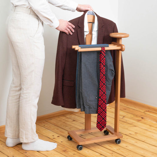 Servomuto, Indossatore, Composto da 1 gruccia, 3 portapantaloni e ripiano portaoggetti, Colore ciliegio, Tatkraft Lord, 5