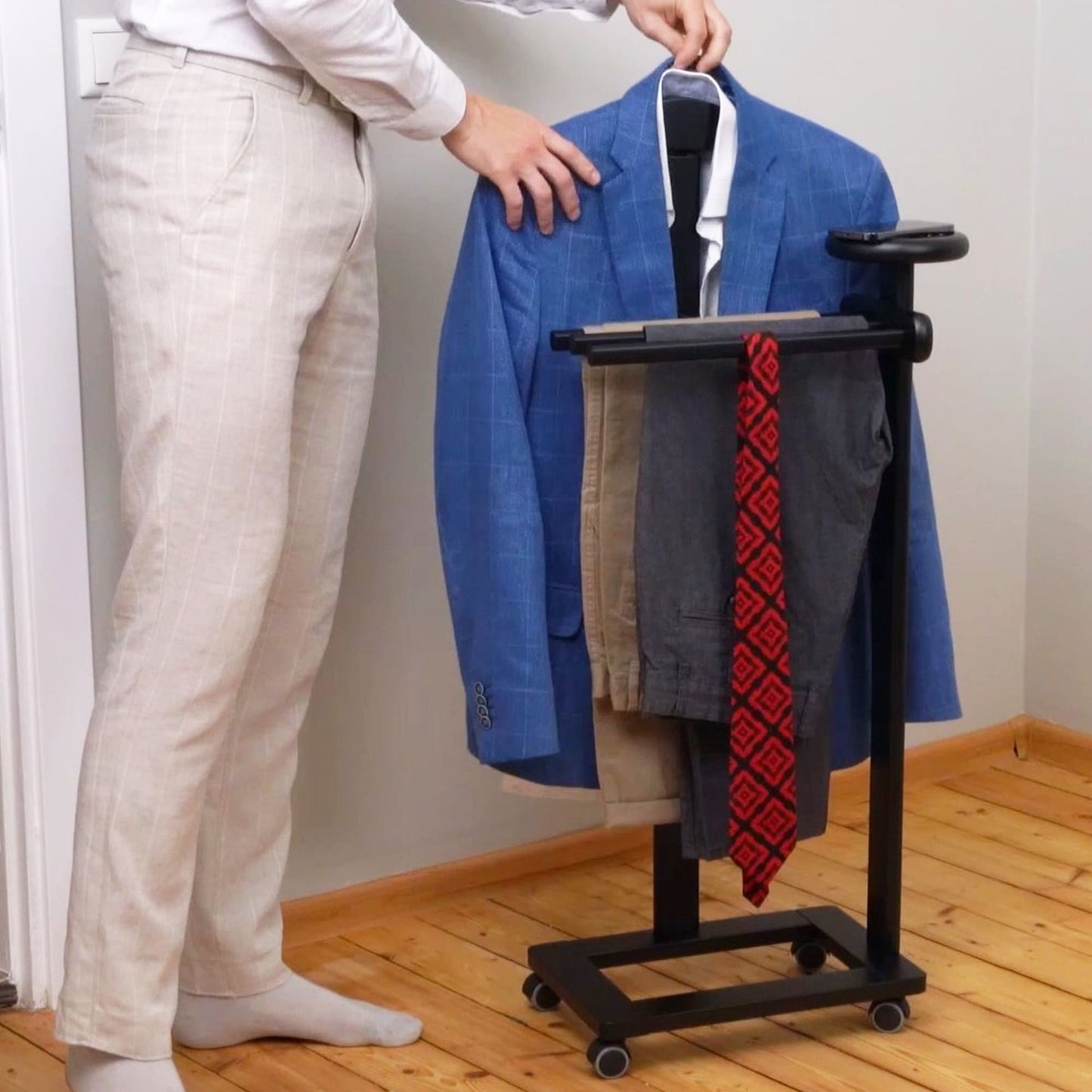 Servomuto, Indossatore, Composto da 1 gruccia, 3 portapantaloni e ripiano portaoggetti - Colore nero, ARIT ANTIMO, 1