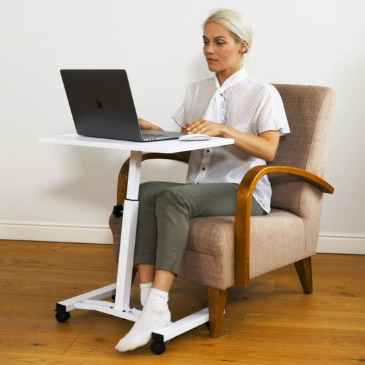 Tavolino porta pc con ruote, Altezza regolabile da 52 a 84 cm, Il tavolino porta PC è dotato di 4 ruote, Il carrello è realizzato 