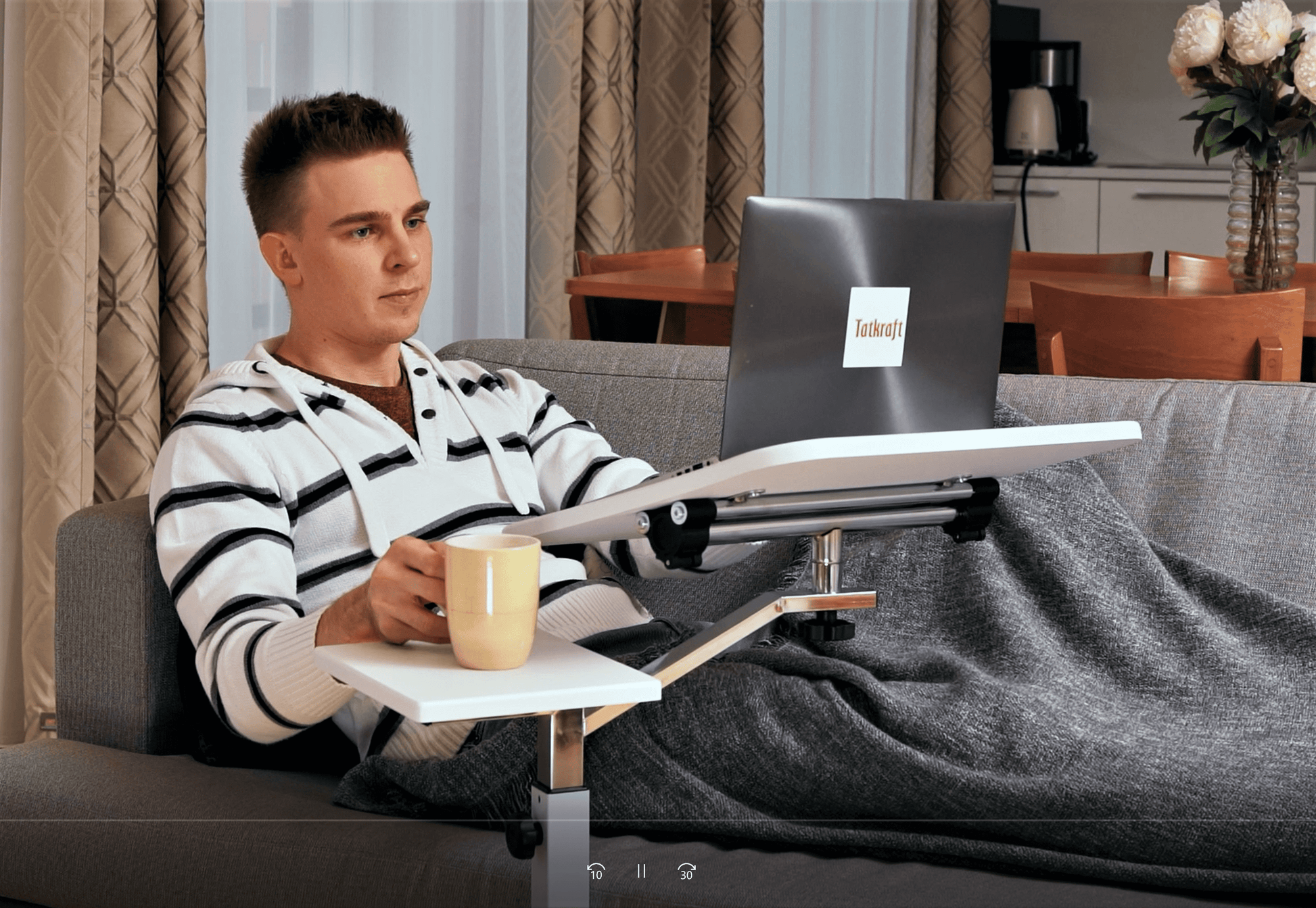 Tavolo Pieghevole per Laptop, Supporto PC Notebook da 17 Pollici Tavolino da Letto per PC Regolabile in Alluminio Scrivania con Staffa del Mouse e 2 ventole di Raffreddamento(Nero Tavolo Pieghevole per Laptop, Supporto PC Notebook da 17 Pollici Tavolino da Letto per PC Regolabile in Alluminio Scrivania con Staffa del Mouse e 2 ventole di Raffreddamento(Nero